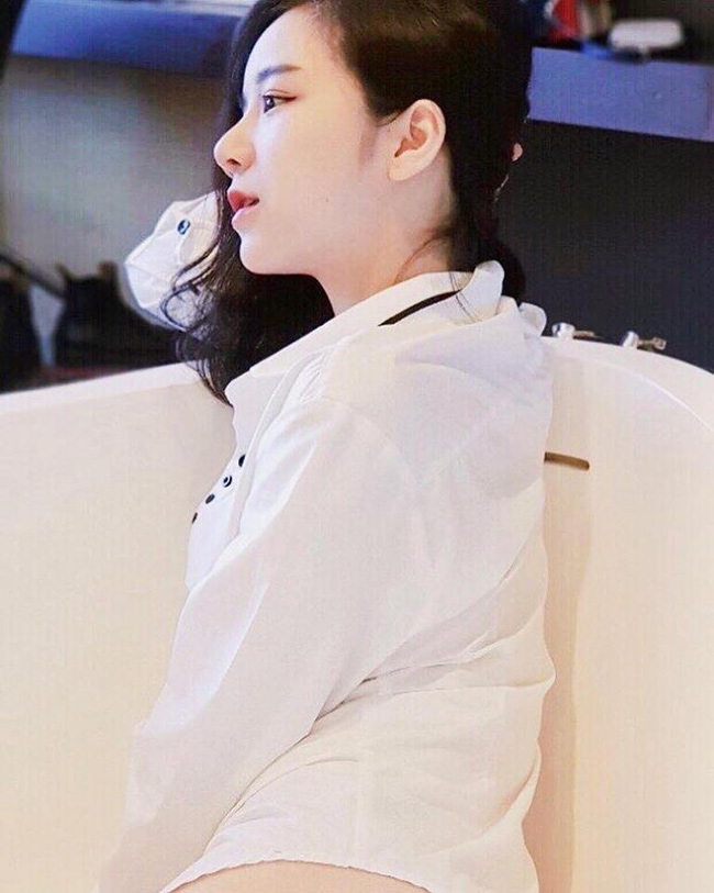 Những lần đăng ảnh khiến fan sốt xình xịch của hot girl ngủ gật